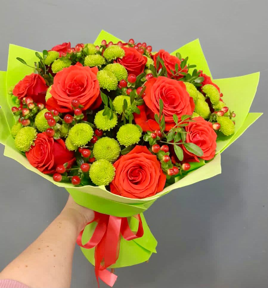 Букет цветов из: Хризантемы и Розы в Петровской