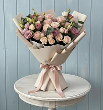 Букет цветов из:  Розы и Лизиантусы в Петровской