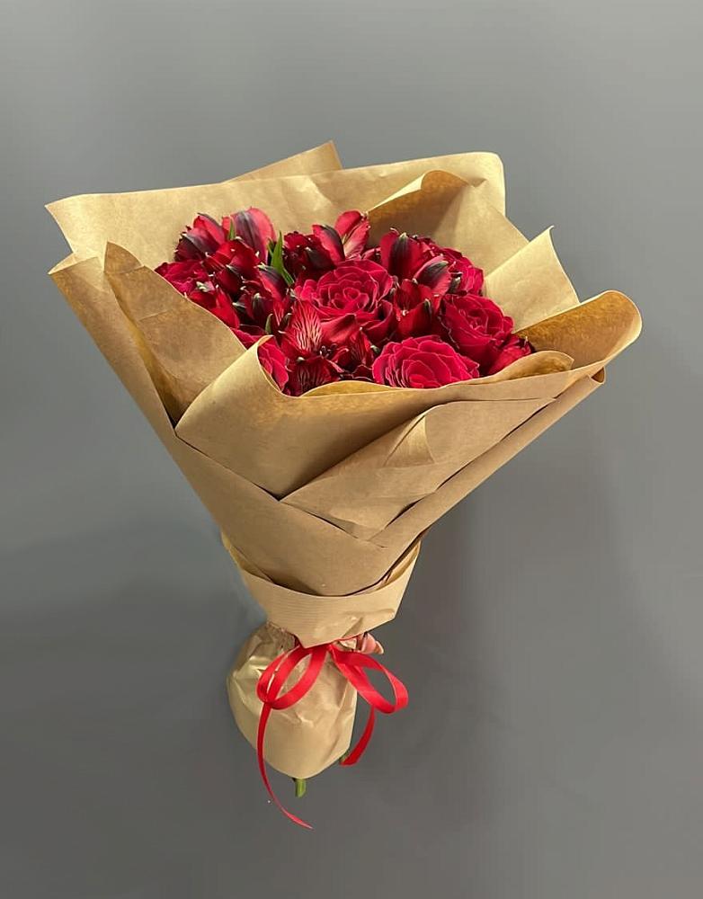 Букет цветов из: Альстромерии и Розы в Петровской