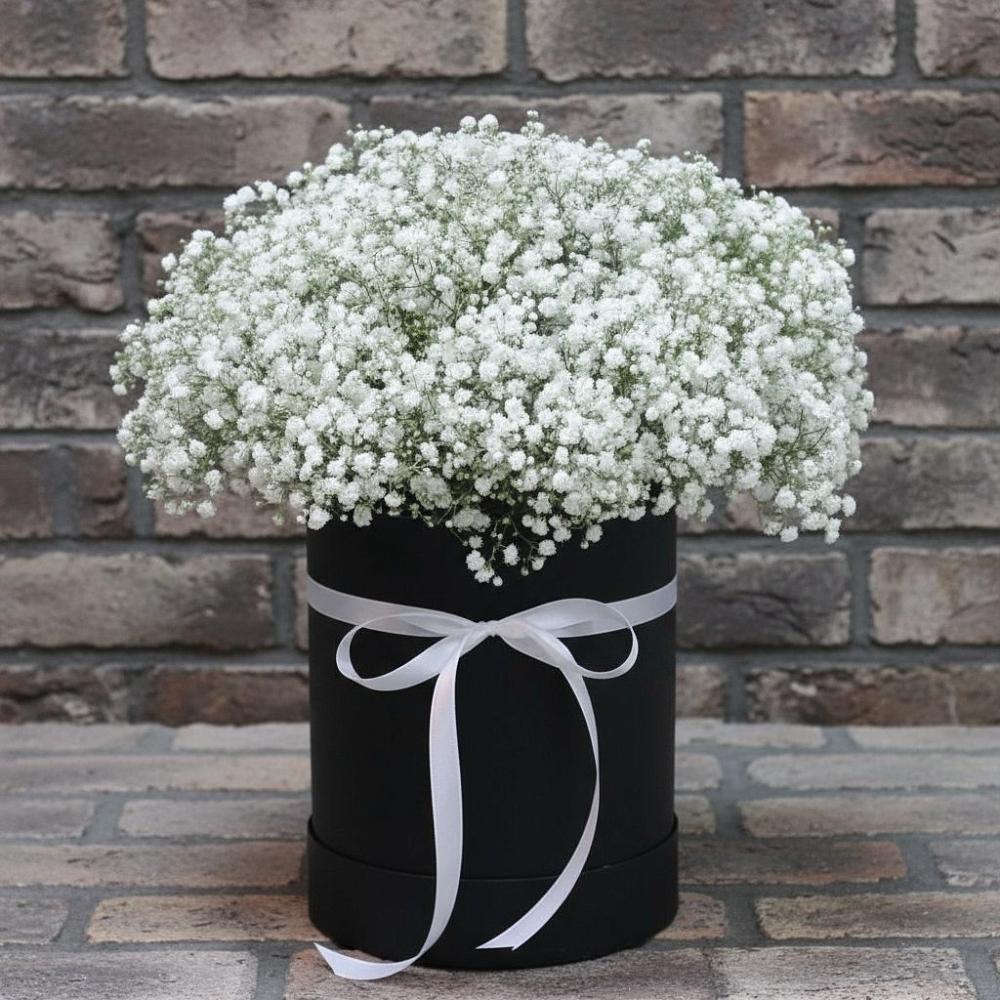 Цветочная композиция из Гипсофила в шляпной коробке в Петровской