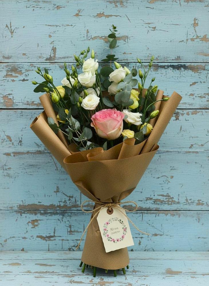 Букет цветов из: Розы и Лизиантусы в Петровской