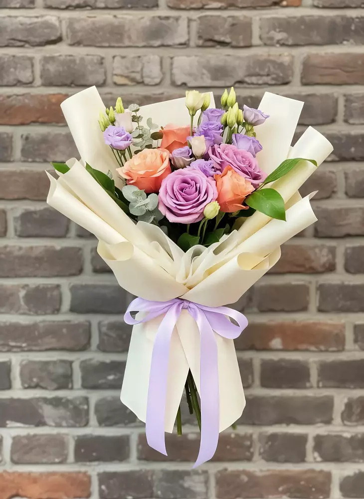 Букет цветов из: Лизиантусы и Розы в Петровской