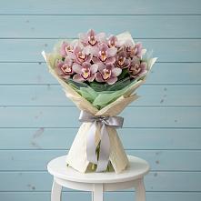 Букет цветов из:  Орхидеи и Розы в Петровской