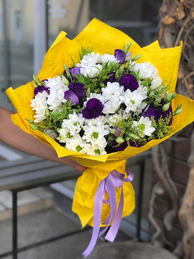 Букет цветов из: Ирисы, Хризантемы и Ромашки в Петровской
