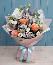 Букет цветов из:  Лизиантусы, Розы, Альстромерии и Гипсофила в Петровской