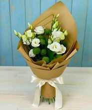 Букет цветов из:  Хризантемы и Лизиантусы в Петровской