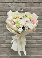 Букет цветов из:  Гвоздики, Розы, Лизиантусы и Хризантемы #REPLACE_PRED# Петровской