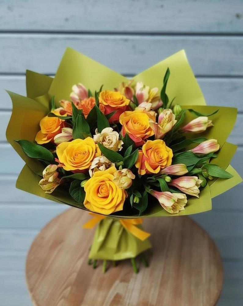 Букет цветов из: Альстромерии и Розы в Петровской