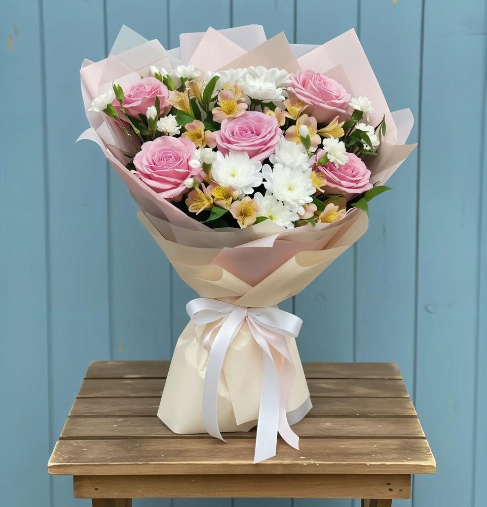 Букет цветов из: Гвоздики, Орхидеи и Розы в Петровской