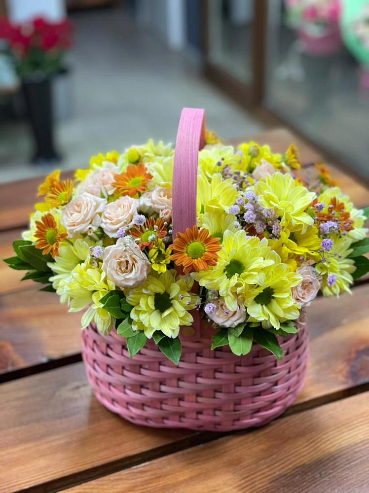 Цветочная композиция из Хризантемы и Розы в корзине в Петровской