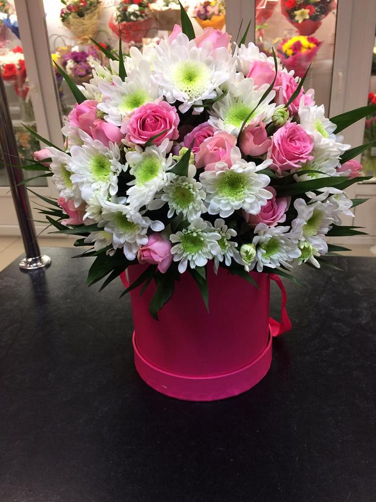 Цветочная композиция из Розы и Хризантемы в шляпной коробке в Петровской