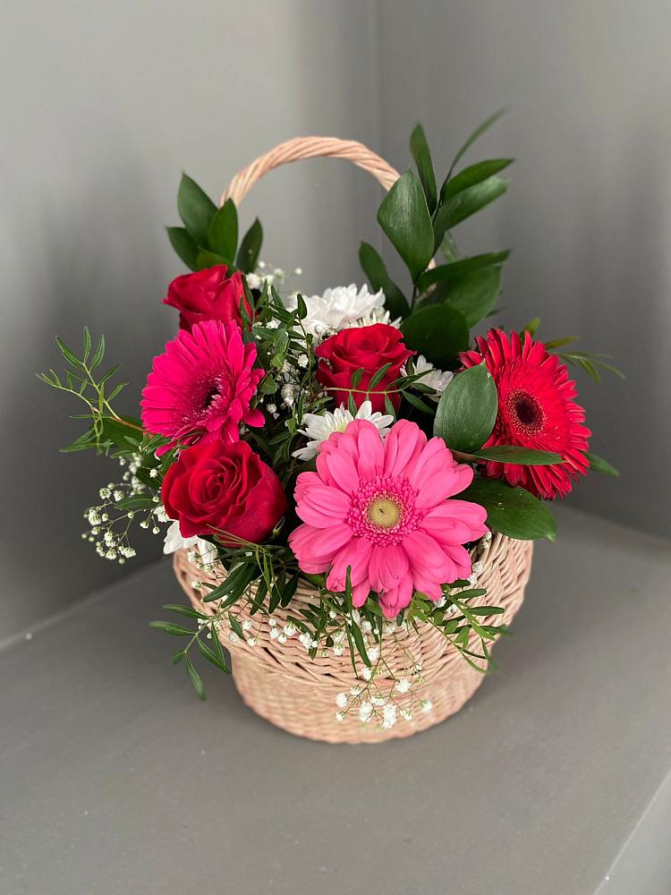Цветочная композиция из Розы, Хризантемы и Герберы в корзине в Петровской