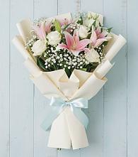 Букет цветов из:  Лилии #REPLACE_PRED# Петровской