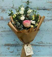 Букет цветов из:  Розы и Лизиантусы в Петровской