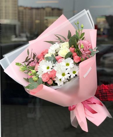 Букет цветов из: Розы, Лизиантусы и Хризантемы в Петровской