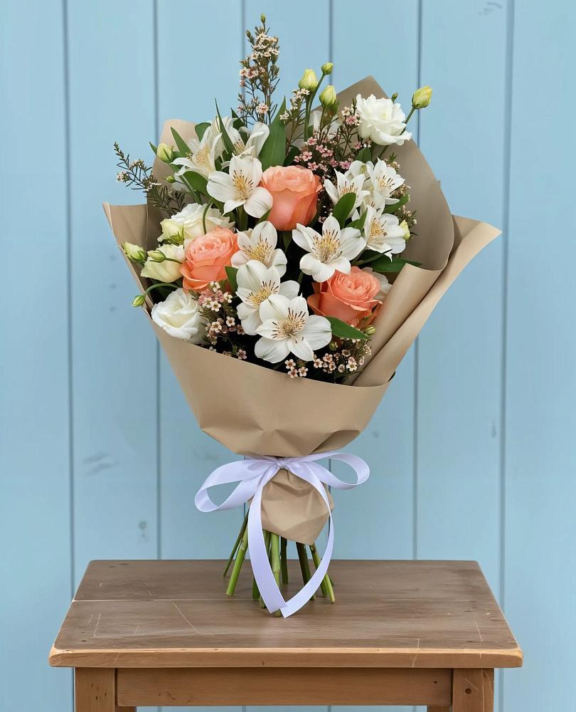 Букет цветов из: Альстромерии, Лизиантусы, Розы и Хризантемы в Петровской