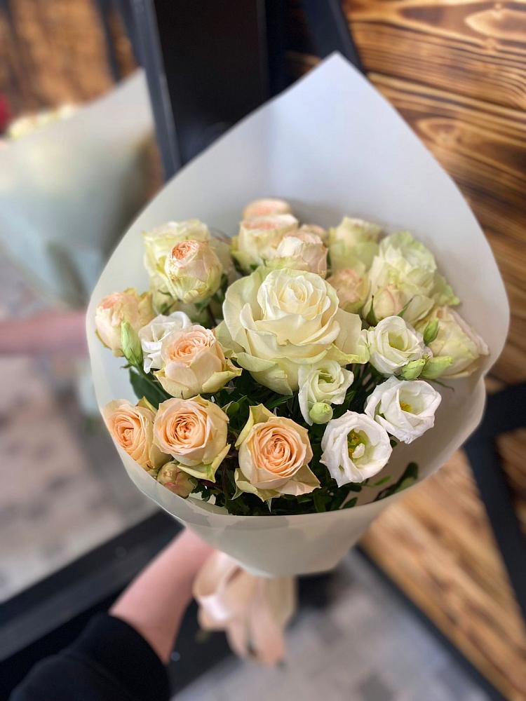 Букет цветов из: Розы и Лизиантусы в Петровской